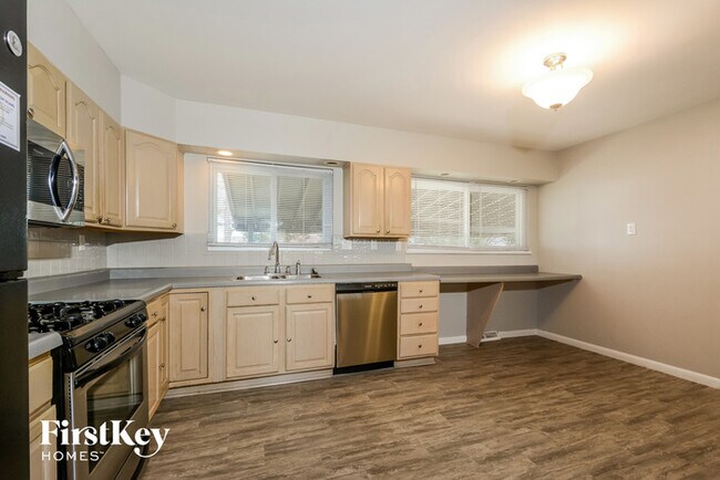 Building Photo - 10 Blanchette Dr