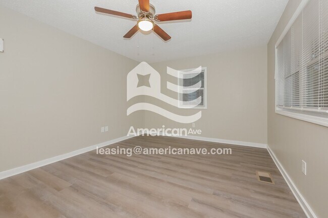 Foto del edificio - 341 Johns Rd