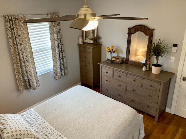 Building Photo - 2121 8th Ave N