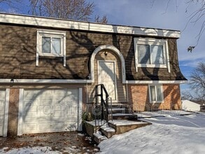 Building Photo - 1301 N Arrowhead Ridge