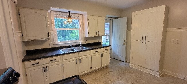 Building Photo - 1118 Branleigh Dr