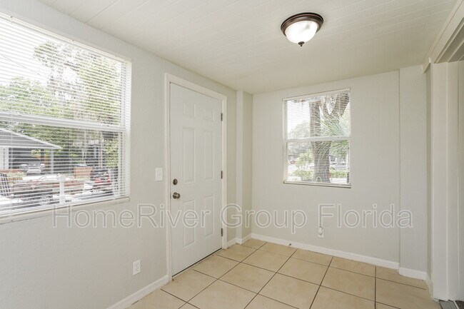Building Photo - 4233 E Cayuga St