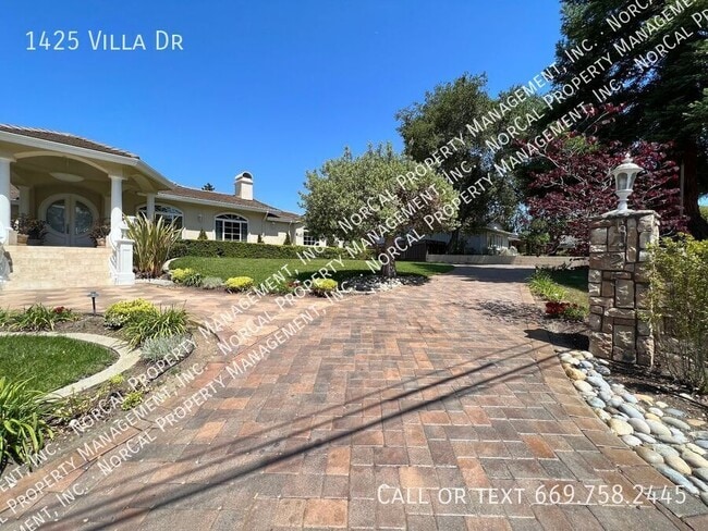 Building Photo - 1425 Villa Dr
