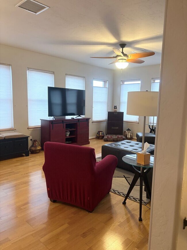 Foto del edificio - Fully furnished townhome