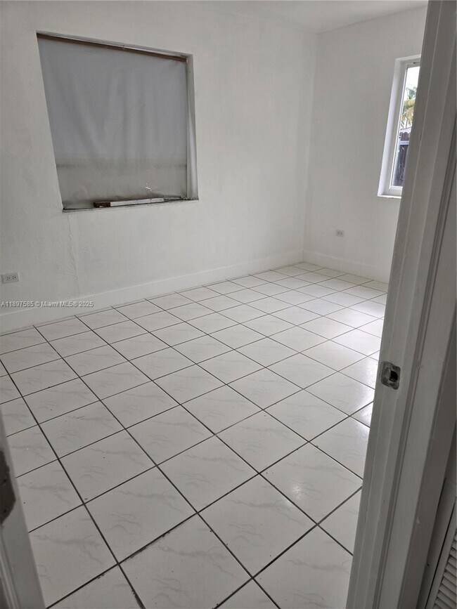 Foto del edificio - 310 SW 69th Ave