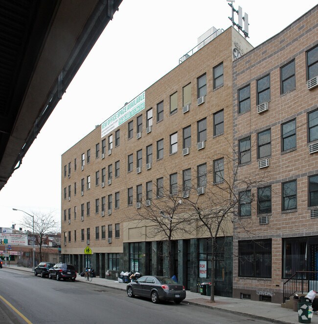 Building Photo - 657-669 Meeker Ave