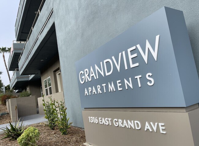 Foto del edificio - 2 bedrooms 2 baths in Escondido over at the GRAND VIEW APARTMENTS