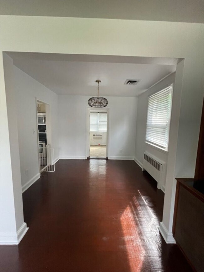 Building Photo - SINGLE FAMILY HOME IN SILVER SPRING