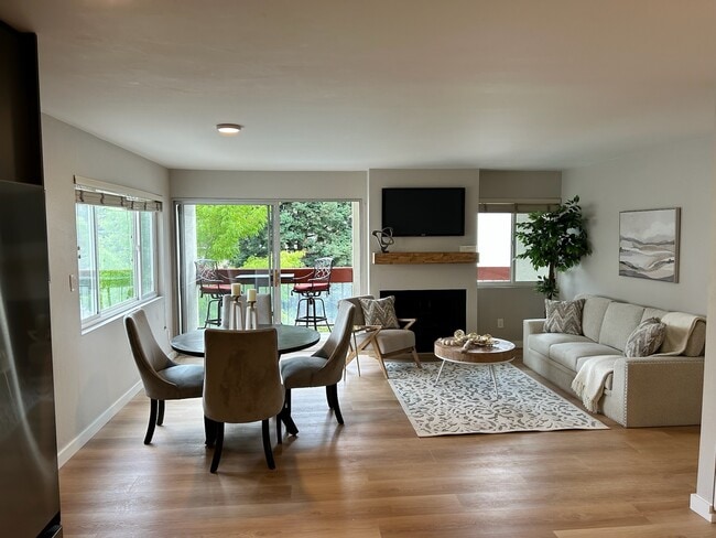 Living Room + Dining Room - 2005 Pleasant Valley Ave
