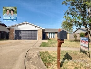 Building Photo - 4526 NE Highlander Cir