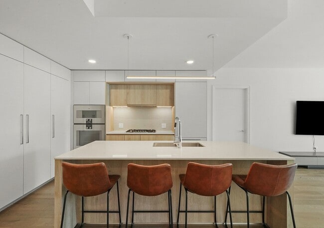 Building Photo - 211 N Harbor Dr