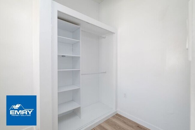 Foto del edificio - GREAT LOCATION 4 BEDROOM 2 BATH HOME IN WH...