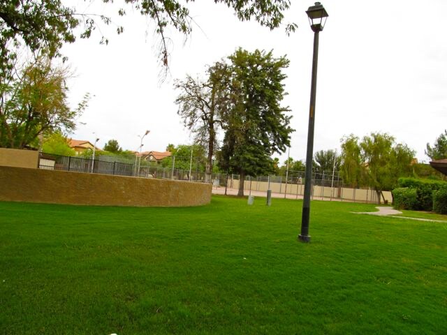 Foto del edificio - 1623 W Village Way