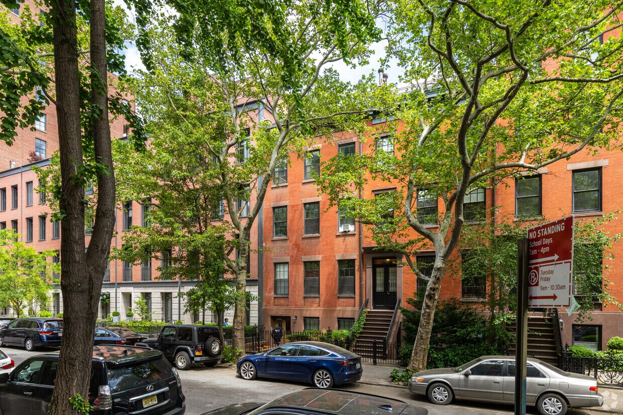 Primary Photo - 131 W 11th St