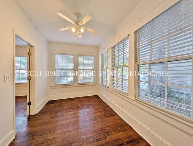 Building Photo - 2210 Myra St #1