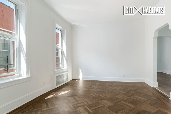 Building Photo - 296 Grafton St