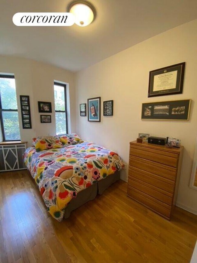 Foto del edificio - 156 W 75th St