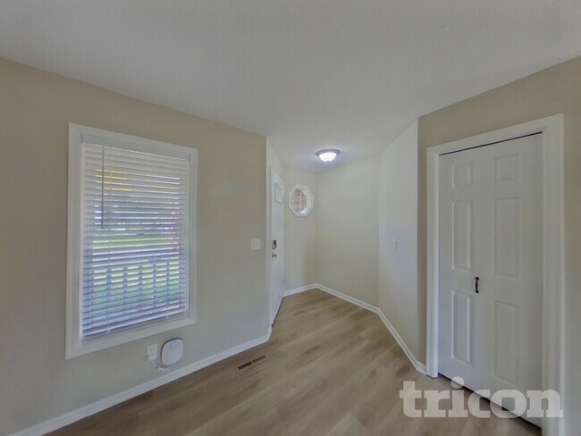 Foto del edificio - 2990 Payne Ave