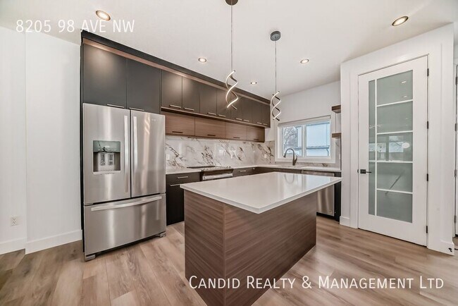 Building Photo - Modern 1 bedroom garden unit close to Downtown with lots of parking.