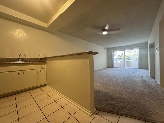 Building Photo - 10006 Palms Blvd