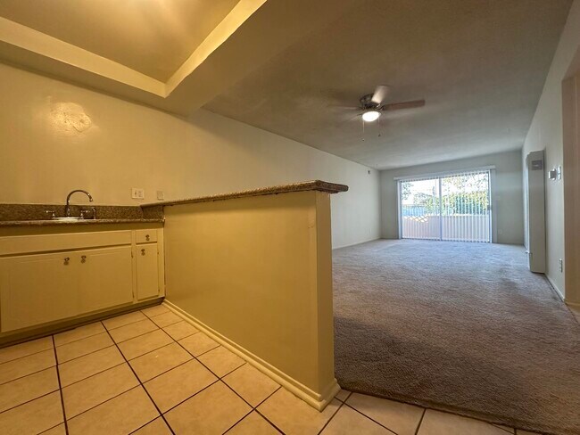Foto del edificio - 10006 Palms Blvd