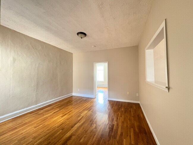393 13th Ave 7 - 402 13th Ave