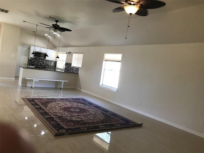 Building Photo - 707 Redwood Bend Ln