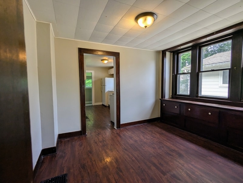 Primary Photo - 818 Woodbine Ave