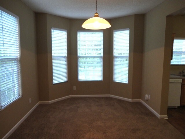 Foto del edificio - 5306 Weeping Cherry Dr