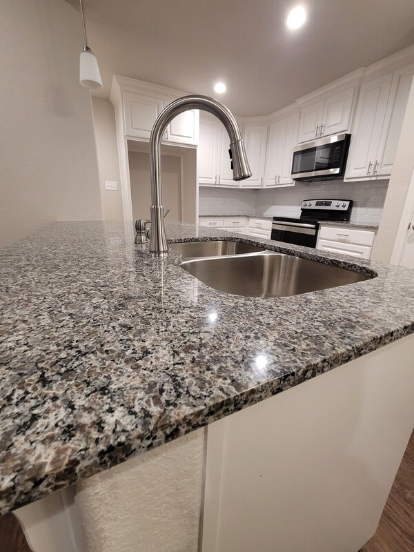 Foto del edificio - 19866 Meadow W Ln