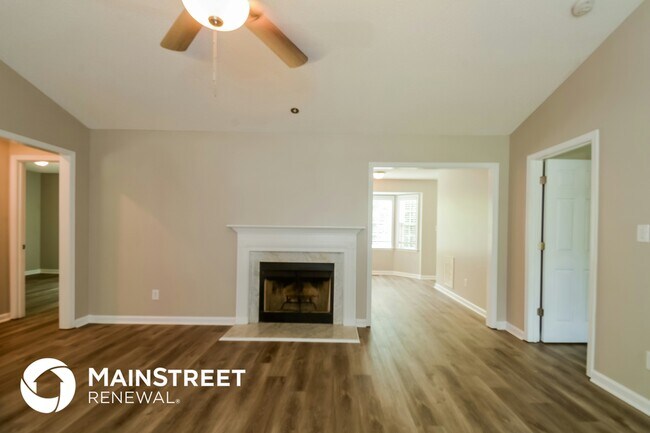 Building Photo - 304 Kingsbrook Cir