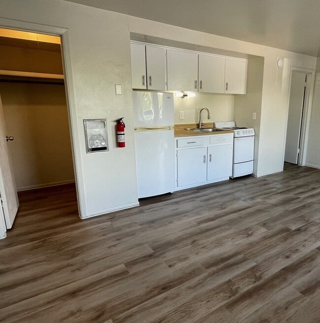 Building Photo - Park Avenue Apartments