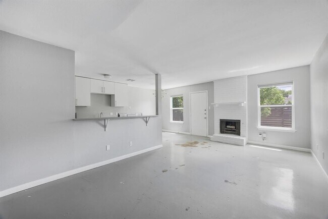 Foto del edificio - 2315 Burleson Rd