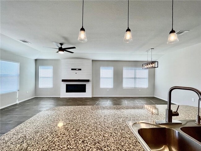 Building Photo - 5909 Ronee Leah Dr