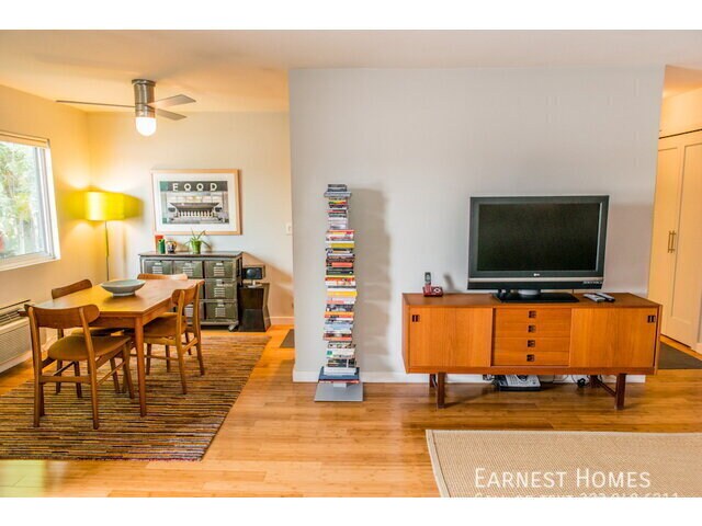 Foto del edificio - 525 N Sycamore Ave