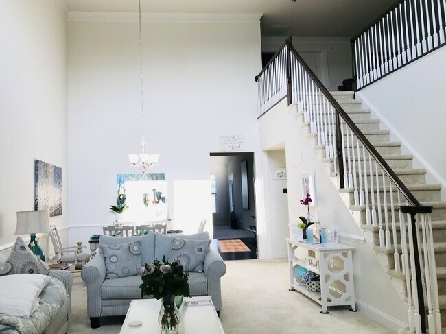 Building Photo - 12 Fern Dr