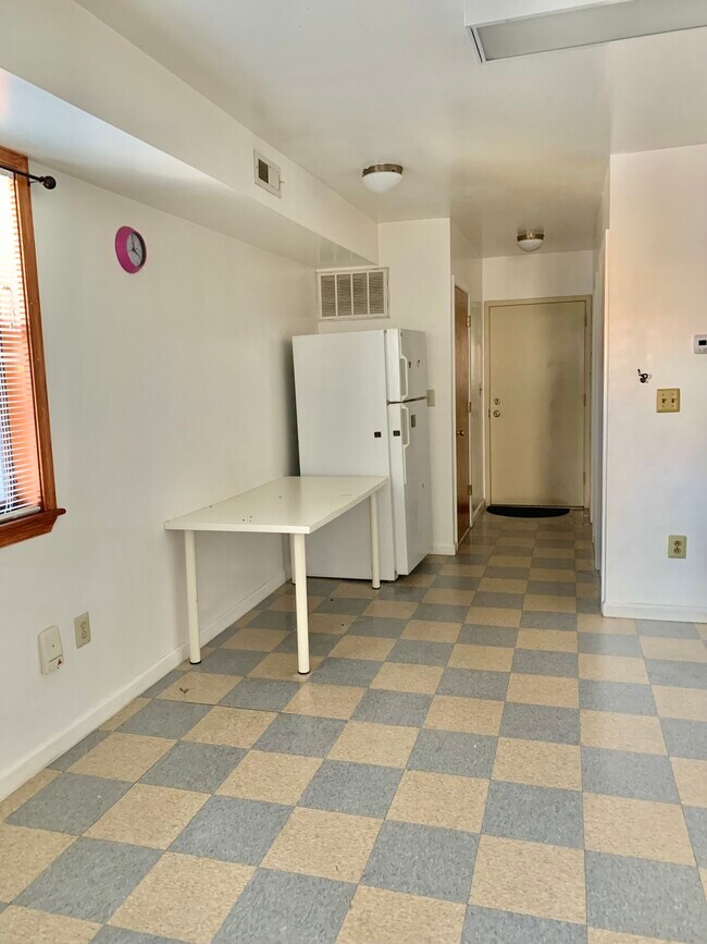 Dining Area - 1001 Wood St