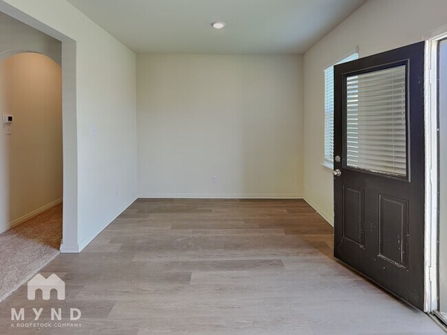 Building Photo - 143 Bovine Dr
