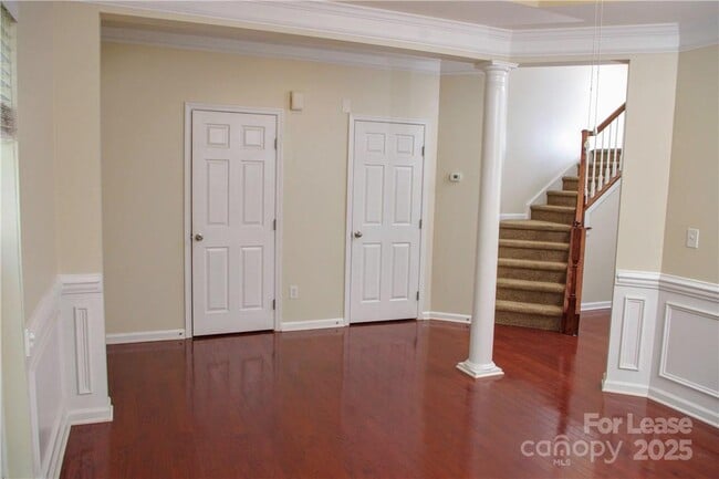 Building Photo - 8339 Viewpoint Lane