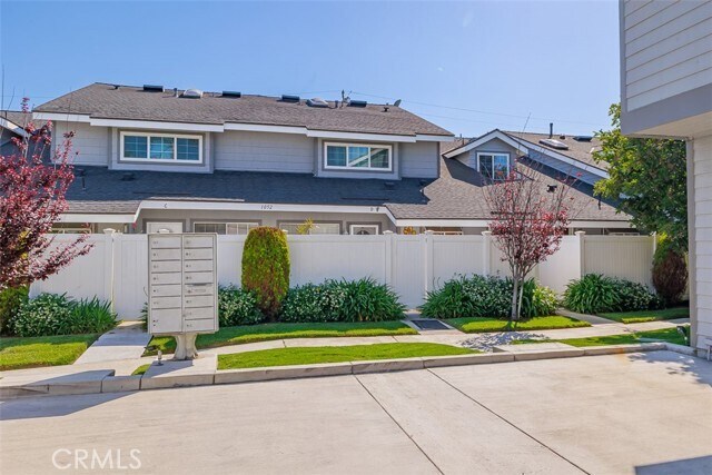 Foto principal - 1052 Walnut St