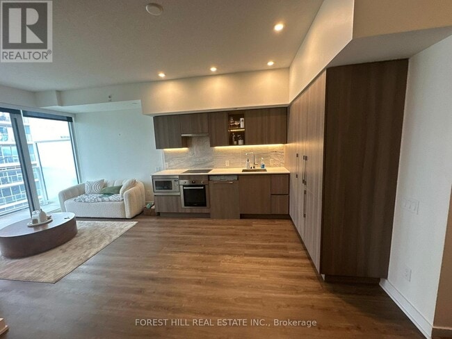 Building Photo - 19 Bathurst St