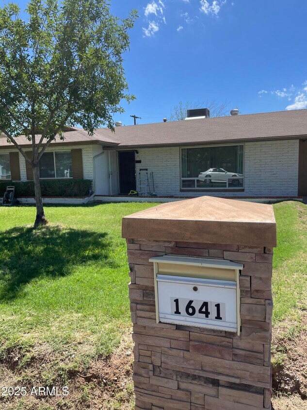 Foto principal - 1641 E McLellan Blvd
