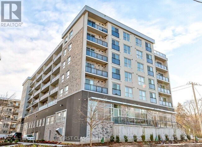 Building Photo - 275 Larch St