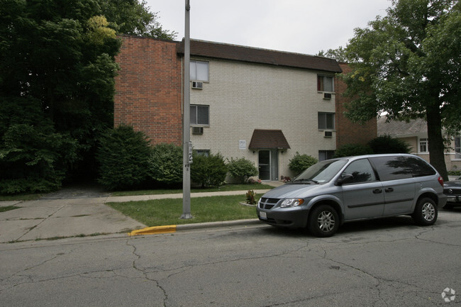 Building Photo - 520 Elgin Ave