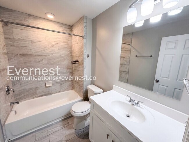 Building Photo - 3 Bed, 2 Bath Home with Carport / Available Now!