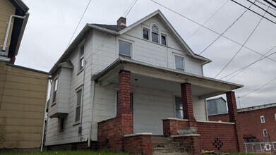 Building Photo - 716 Navarre Rd SW