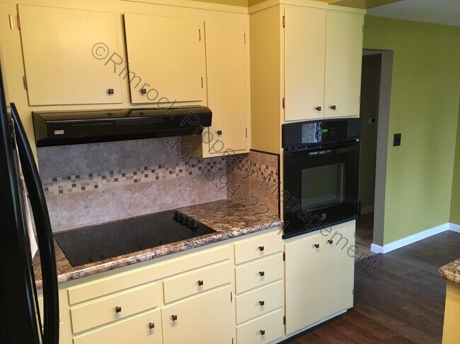 Building Photo - NEW PHOTOS TO COME! Spacious West End Home with 5 Bedrooms, Workshop & Tons of Storage!