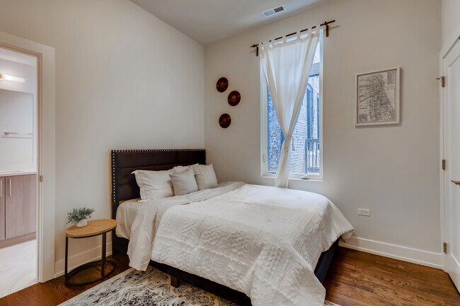 Foto del edificio - 2351 W North Ave
