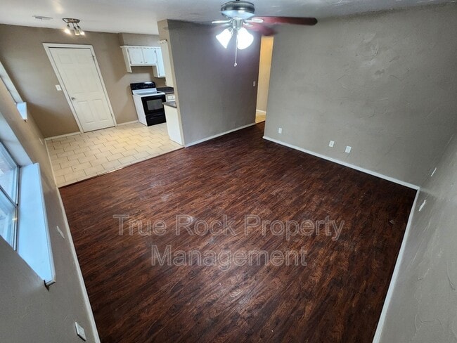 Building Photo - 3415 Colbert St