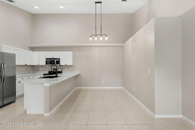 Building Photo - 158 Empress Ave